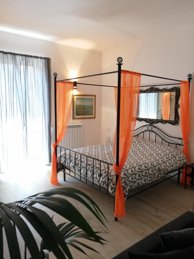 Love Mirrors And Flowers - Affitti Brevi Italia Apartment Bari Bagian luar foto