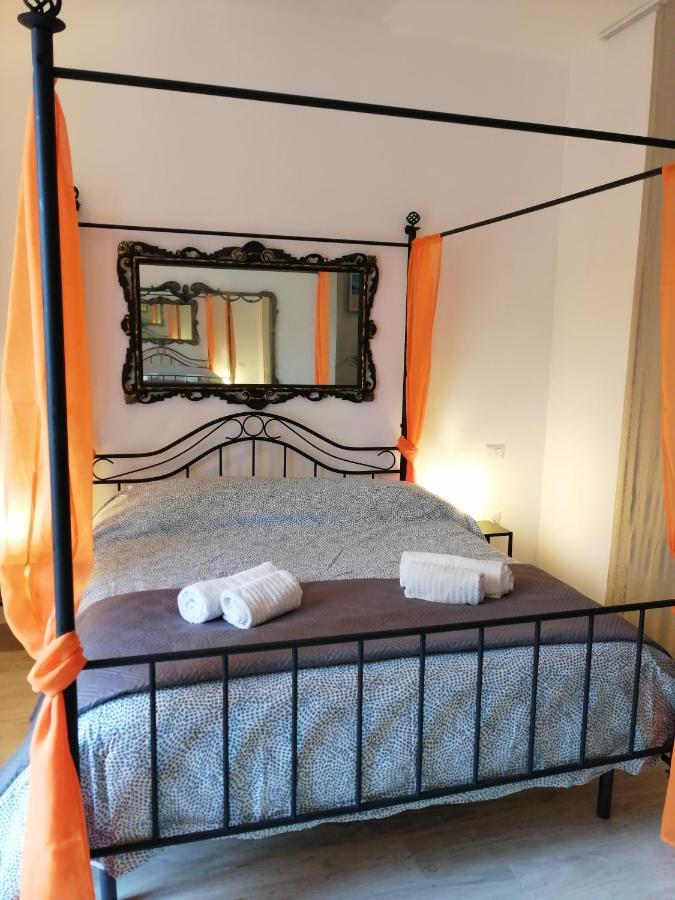 Love Mirrors And Flowers - Affitti Brevi Italia Apartment Bari Bagian luar foto