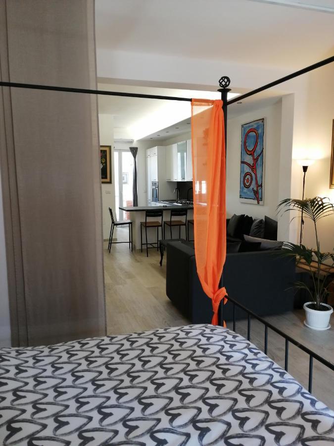 Love Mirrors And Flowers - Affitti Brevi Italia Apartment Bari Bagian luar foto